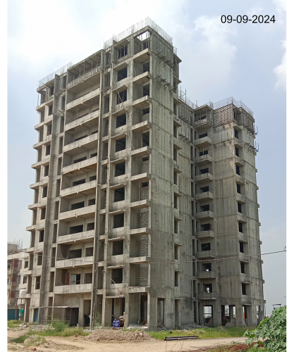 Non-Teaching Staff Residence –Plaster work in progress. Parapet steel binding work in progress.