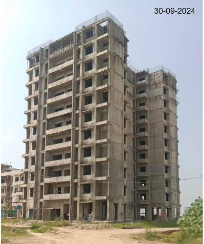 Non-Teaching Staff Residence –Plaster work in progress. Parapet steel binding work in progress.